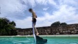 Il ragazzo della piscina masturba il suo enorme cazzo non tagliato in piscina snapshot 1