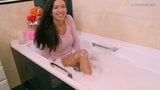 Masha Soskova a de beaux seins et se masturbe sous la douche snapshot 9