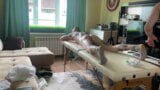 Dicky Masseur fickt sportlichen Twink während der Massage snapshot 12