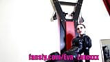 Femdom fetisch älskarinna dominatrix eva är en latex gudinna som sitter med en stor röv. bdsm, kink, slav, gummi snapshot 7