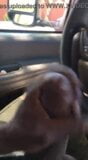 Un bărbat excitat cu pulă mare ejaculează în mașina lui, pulă mare și neagră snapshot 8