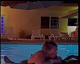 Une PAWG mature se fait baiser au bord de la piscine snapshot 17