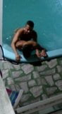 Flagra na piscina snapshot 1