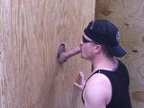 Chlap dává bj přes glory hole snapshot 18