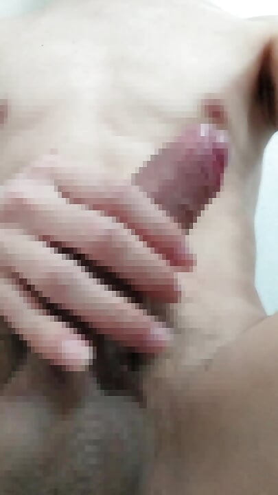 Eresu is watching gay porn and jerking off