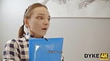 DYKE4K. Лесбийский тройничок - лучший способ расслабиться во время рабочего дня snapshot 3