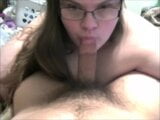 Schattige nerdy vrouw zuigt harde lul op haar live camshow snapshot 4