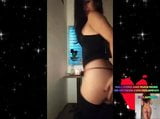 Chica blanca caliente mostrando tetas cuerpo desnudo y sacudiendo su gran un snapshot 10