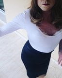 Video selfie falda latex y sandalias beige snapshot 5