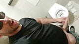 Дрочка в шоссейном туалете, remi06cam4 snapshot 2