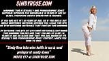 Sindy rose mất một chai rượu trong đít & hậu môn prolapse tại đụn cát snapshot 1