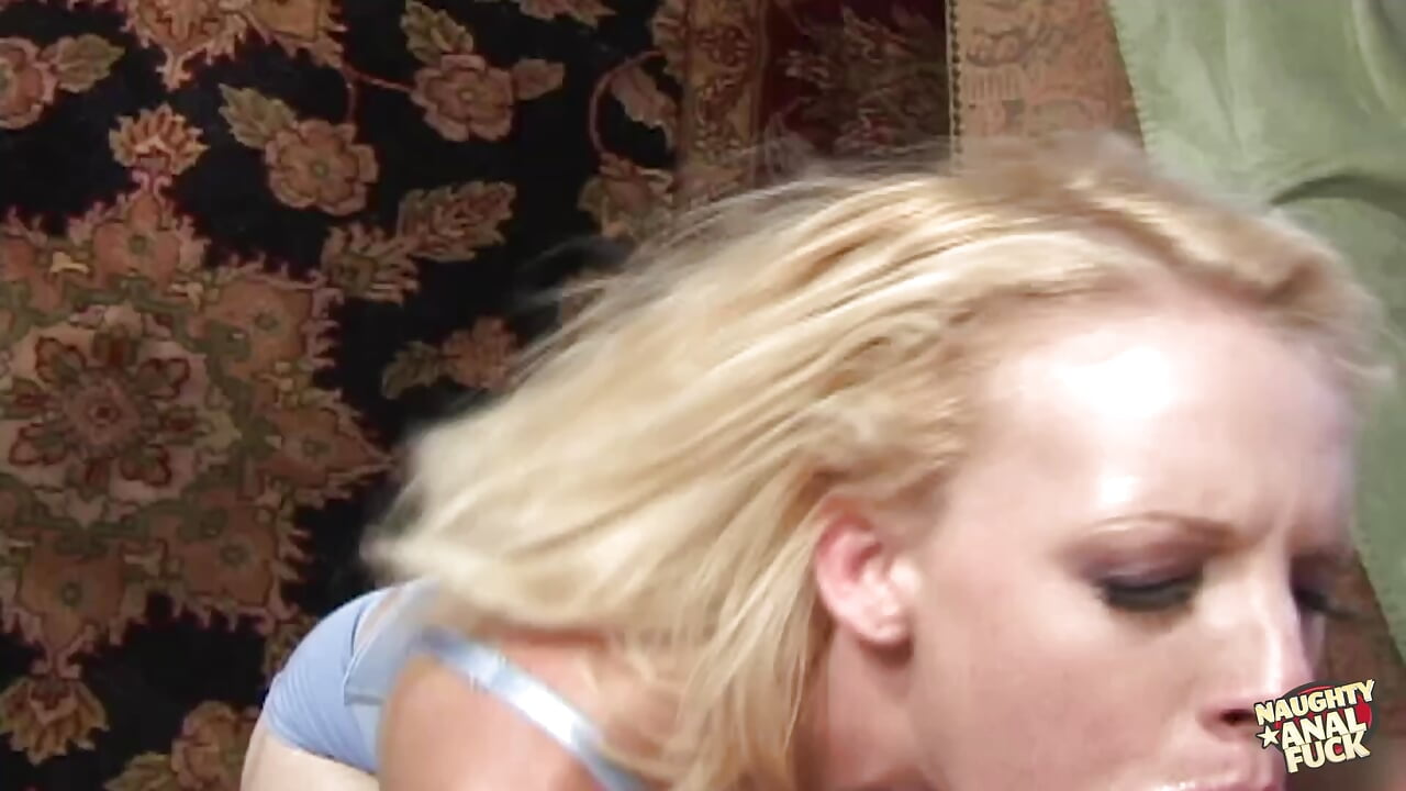 Freddie Elle Loves Anal Fucking on the Couch