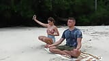 ¡La meditación en la playa terminó con una mamada profunda y una gran corrida! snapshot 3