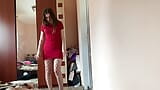 Amy enlève sa robe rouge et ses collants résille snapshot 10