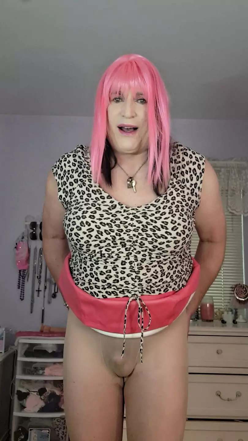 Oma Transen-milf auf der suche nach heißen jungen männern!