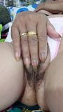 Thailändsk mormor onanerar hennes våta och håriga fitta 2 snapshot 8