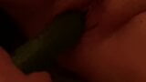Mi sono svegliato con un cetriolo nella mia figa snapshot 3