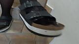 Немецкая толстушка - Birkenstock, инструкция по дрочке - я нюхаю свои сандалии во время разговора snapshot 4