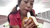 Nenhum grande cara branco pau, adolescente deepthroats banana snapshot 8