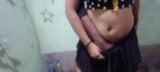 Chica bailando colgada en la pared snapshot 8