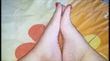 Соня двигает своими сексуальными (размер 37) ступнями, часть 2 snapshot 5