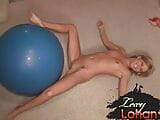 Lexy Lohan nackt Gymnastikball Fotoshooting snapshot 6