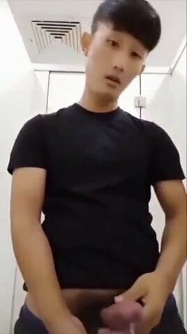 Vietnamita twink solo se masturba