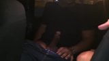Moja zdzirowata dziewczyna pieprzy czarnego mężczyznę w jego samochodzie snapshot 7
