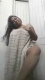 Mujer india hace show desnudo snapshot 5
