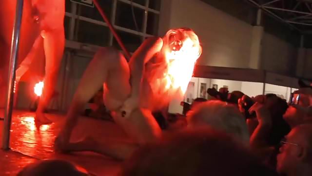 Sensual delights at the Salon Erotico Barcelona: Live show with Katya and Anna