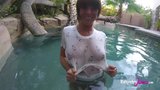 Rahyndee James berkongkek di kolam renang snapshot 3