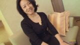 Asiatische reife Frau überzeugt, zu ficken, also bekommt sie einen schlampigen Creampie im Bett, Junko Sakashita snapshot 5