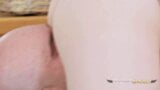 Une masseuse pâle aux gros seins baise un client vraiment bien snapshot 17