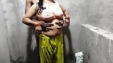 Sexy desi indian bhabhi fucked in bathroom big boobs bhabhi ko bathroom me choda snapshot 3