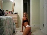 blonde twerking snapshot 1