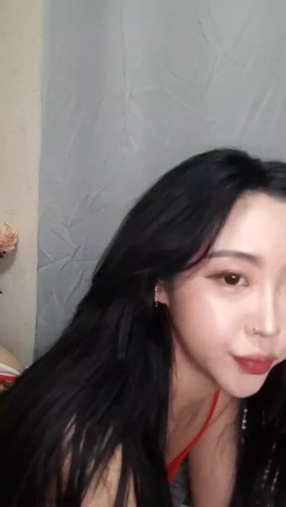 Sexy korejská amatérka se dotýká venku