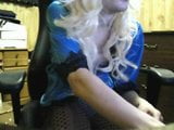 Rubia gran polla crossdresser consolador jugar y correrse snapshot 1