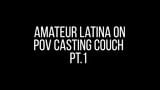 Latina amateur sur un canapé de casting snapshot 1