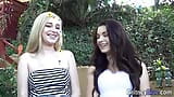 Britney Blue, jouets lesbiens sexy, dans une scène torride snapshot 2