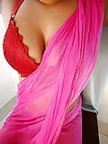 Bhabhi seksi menggoda dengan saree merah muda snapshot 5