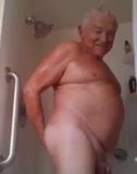 Carino nonno sotto la doccia snapshot 10