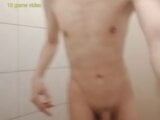 Spettacolo di ragazzo sexy in bagno snapshot 14