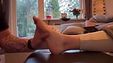 Massaggio ai piedi dopo una lunga giornata snapshot 16