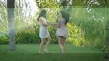 Aidra Fox y Madi Meadows al aire libre lesbiana romántico sexo oral snapshot 3