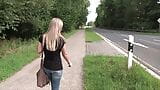 Jonge blonde slet heeft een orgasme nodig snapshot 1