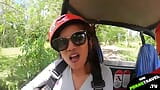 Casal viajando tem aventura de buggy na selva snapshot 1