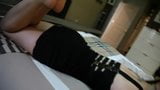 Las piernas sexy de Becky en la cama snapshot 7