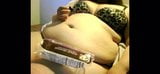 Garota gorda sexy com barriga gorda comendo snapshot 2