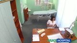 Młody lekarz Fakehospital rucha swoją seksowną nową pielęgniarkę snapshot 4