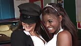 Elle Brook y Jasmine Webb en trio interracial snapshot 3